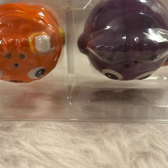NEW HALLOWEEN SALT & PEPPER SHAKERS - Picture 6 of 6